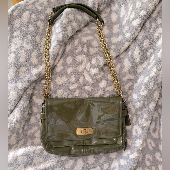 Coach Handbags - Auth. COACH Chelsea Patent Leather Flap 17854 Messenger Bag Olive Green